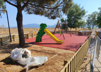 Millorem el parc del Rebato amb la renovació del cautxú, noves tanques i la restauració dels jocs infantils