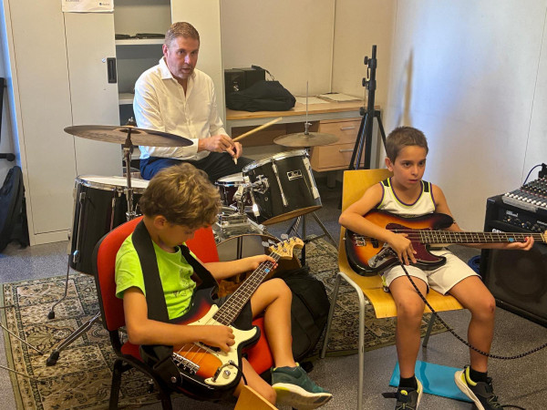Visitem l'Aula d'Adults i l'Escola Municipal de Música d'Abrera