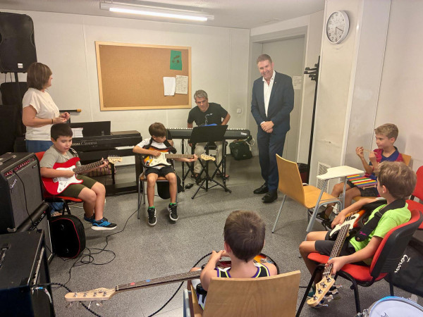 Visitem l'Aula d'Adults i l'Escola Municipal de Música d'Abrera