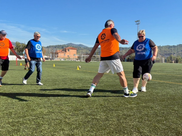 Molt bona acollida de la jornada de portes obertes del nou programa de Futbol+60 per a persones majors de 60 anys