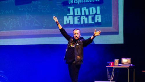 Diumenge 19 d'octubre, la Sala Municipal d'Abrera acollirìa el monòleg 'Yo sobreviví a la EGB' de Jordi Merca, dins el cicle Tardor Cultural 2025